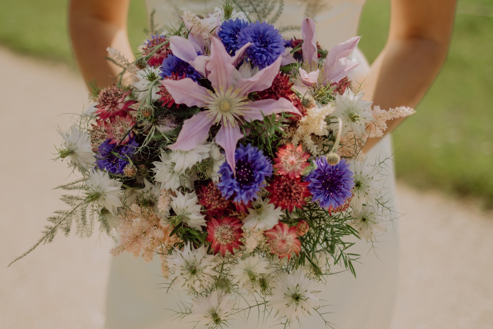 Brautstrauß in violett blau